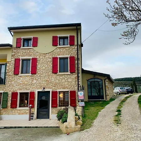 Tamellini Alloggio per agriturismo Soave (Verona)